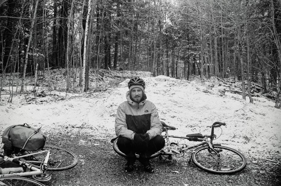 Vieux vélo en acier Cascade, fidèle compagnon de route depuis 13 ans