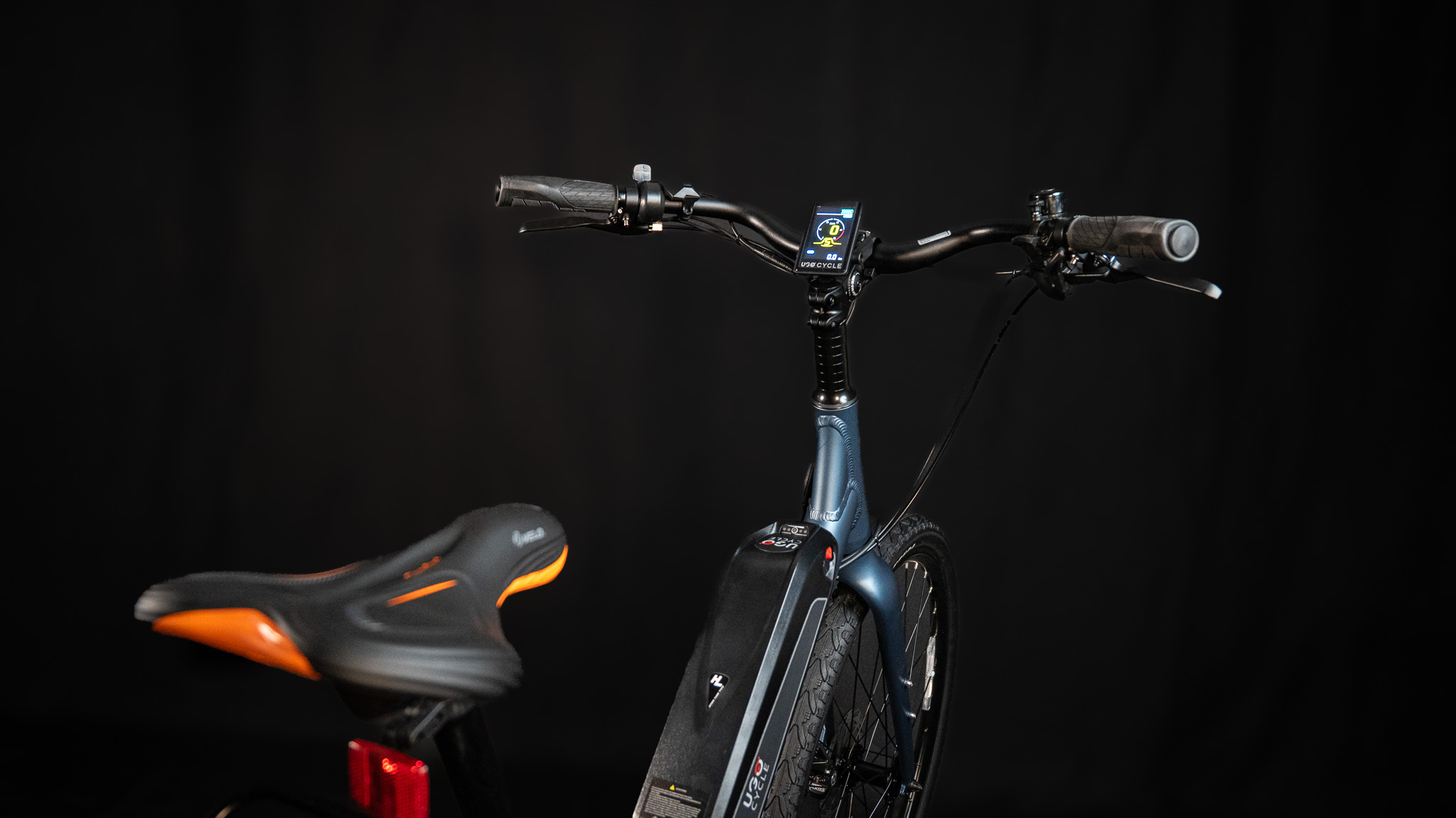 Display and thumb throttle on the Low-Step Elance M/L